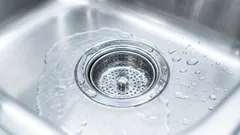 Jos talossa haisee viemärivesi – yksinkertaiset toimet, jotka todella auttavat