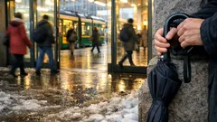 Näin suljet sateenvarjon niin, etteivät kädet kastu: nopea 2 askeleen niksi