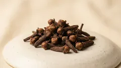 Kynsi – pieni mauste, jolla on suuri hyöty elimistölle: miten käyttää oikein